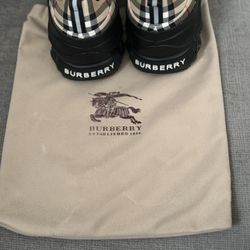 Burberry Shoes (women)