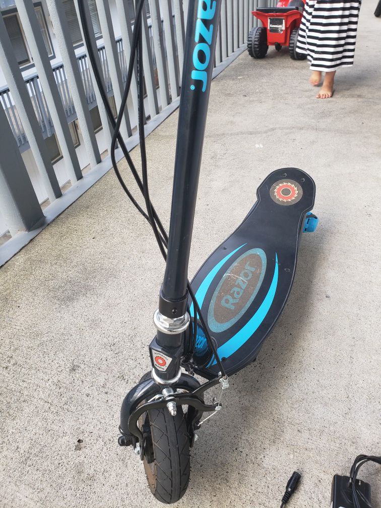Razor electric scooter e100 with charger