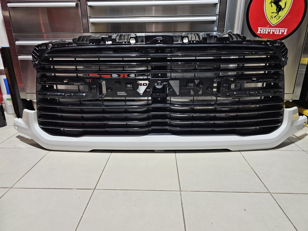 Ram 2500 OEM Grille Assembly