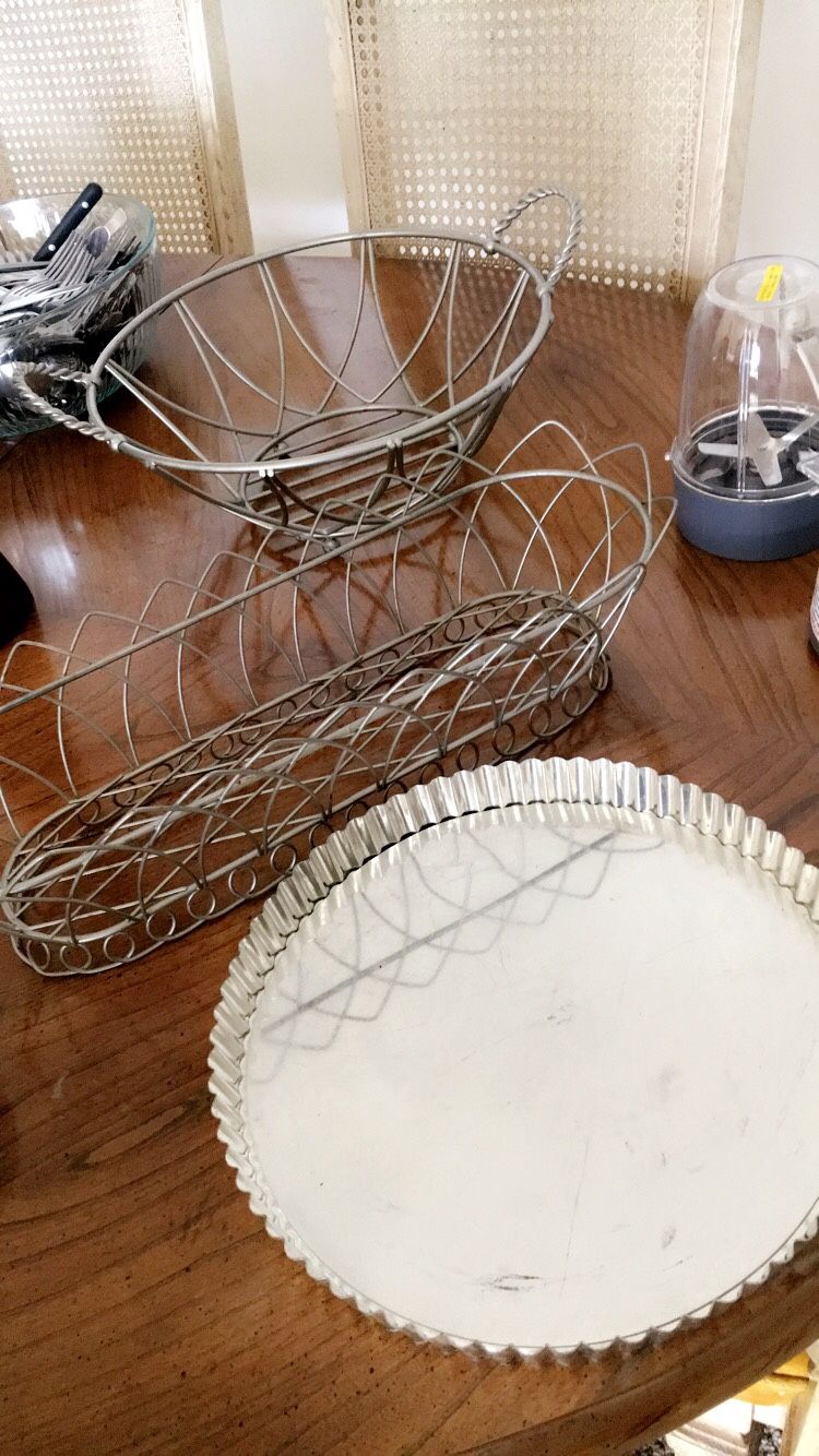 Kitchen metal baskets & tart pan