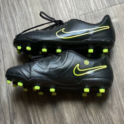 Youth Nike Soccer Cleats Black and Volt SIZE 5.5Y
