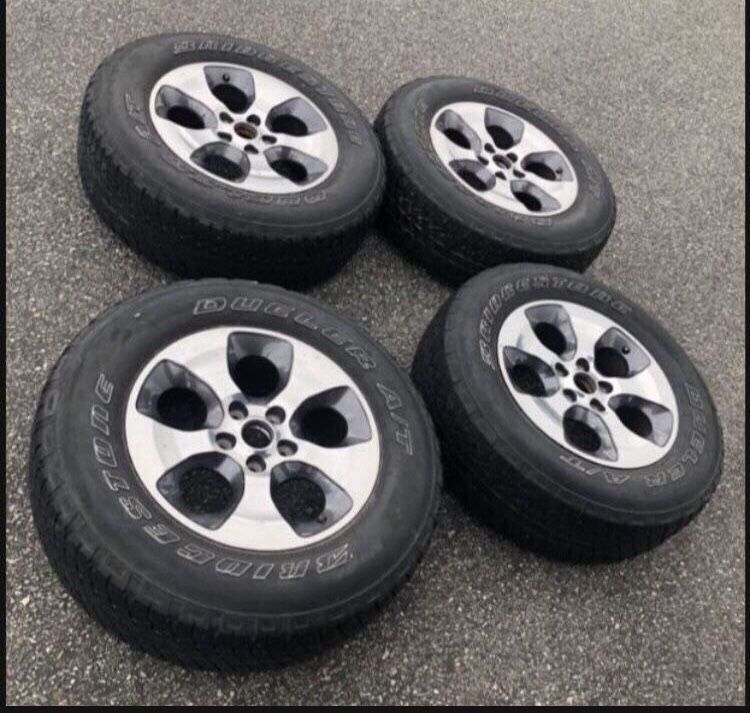4 X 255/70r18 5x5 5x127 Jeep JL Sahara wrangler Stock Aluminum Wheels Rims Good Tires !!!!!!