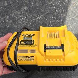 DEWALT  FAST CHARGER  20V