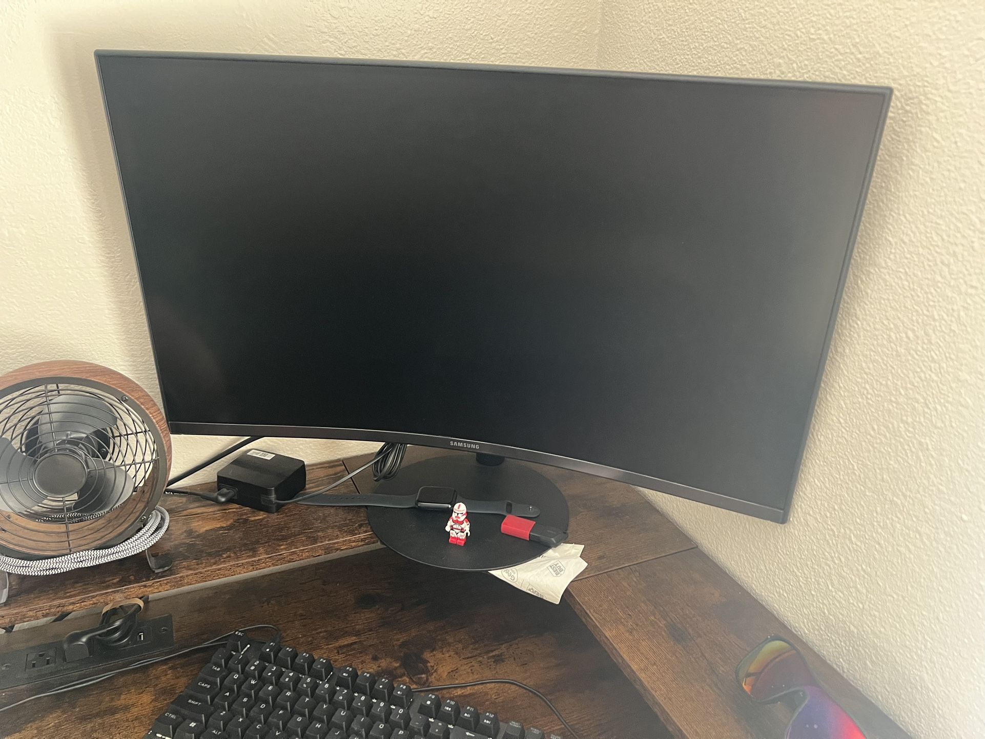 Samsung Curved Monitor Brand New Barely Used And Keyboard And Mouse For 100