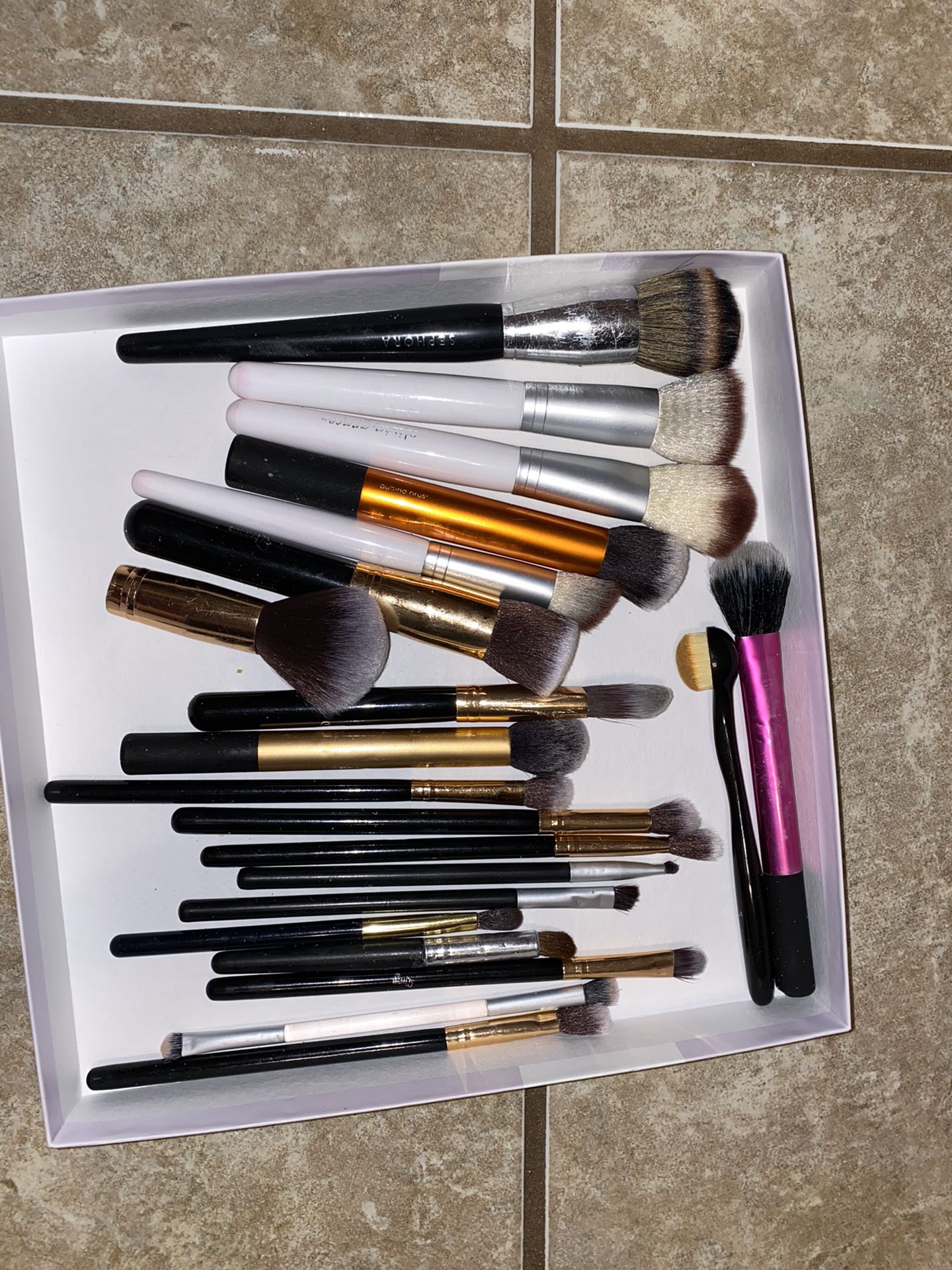 Assorted Makeup Brushes 19 pieces