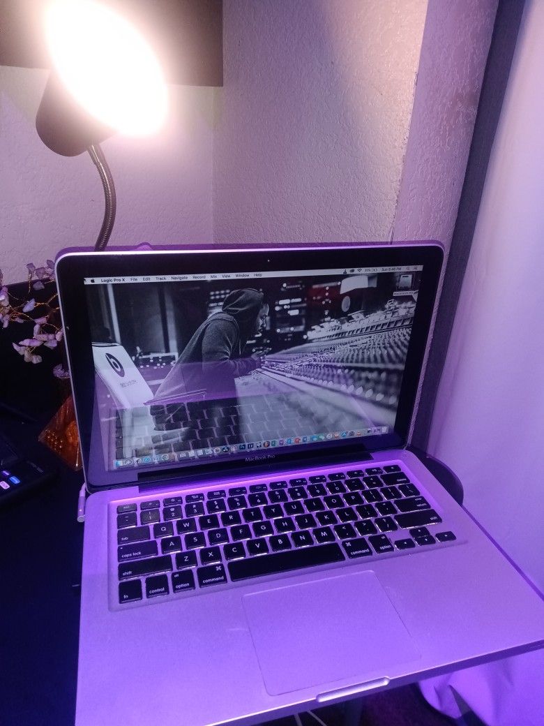 MacBook Pro 13 Inch - Photoshop, Final Cut Pro , Fl Studio , Logic Pro X