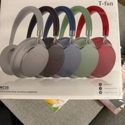 BRAND NEW IN BOX HEADPHONES