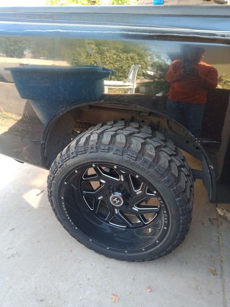 Se VENDE 4 RINES CON LLANTAS Por $1500 dl
