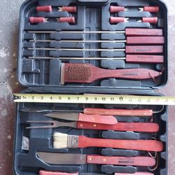 BBQ GRILL CUTLERY SET GOOD CONDITION 