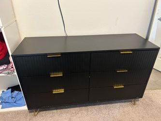 Modern Black 6-Drawer Fluted Dresser and nightstand with Gold Hardware (lamp included)