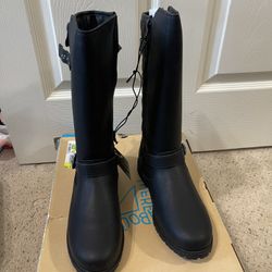 Girls boots size 4