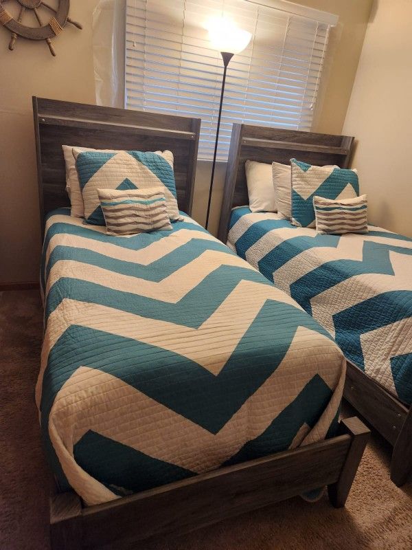 2 Twin Beds & 2 Chest Closets
