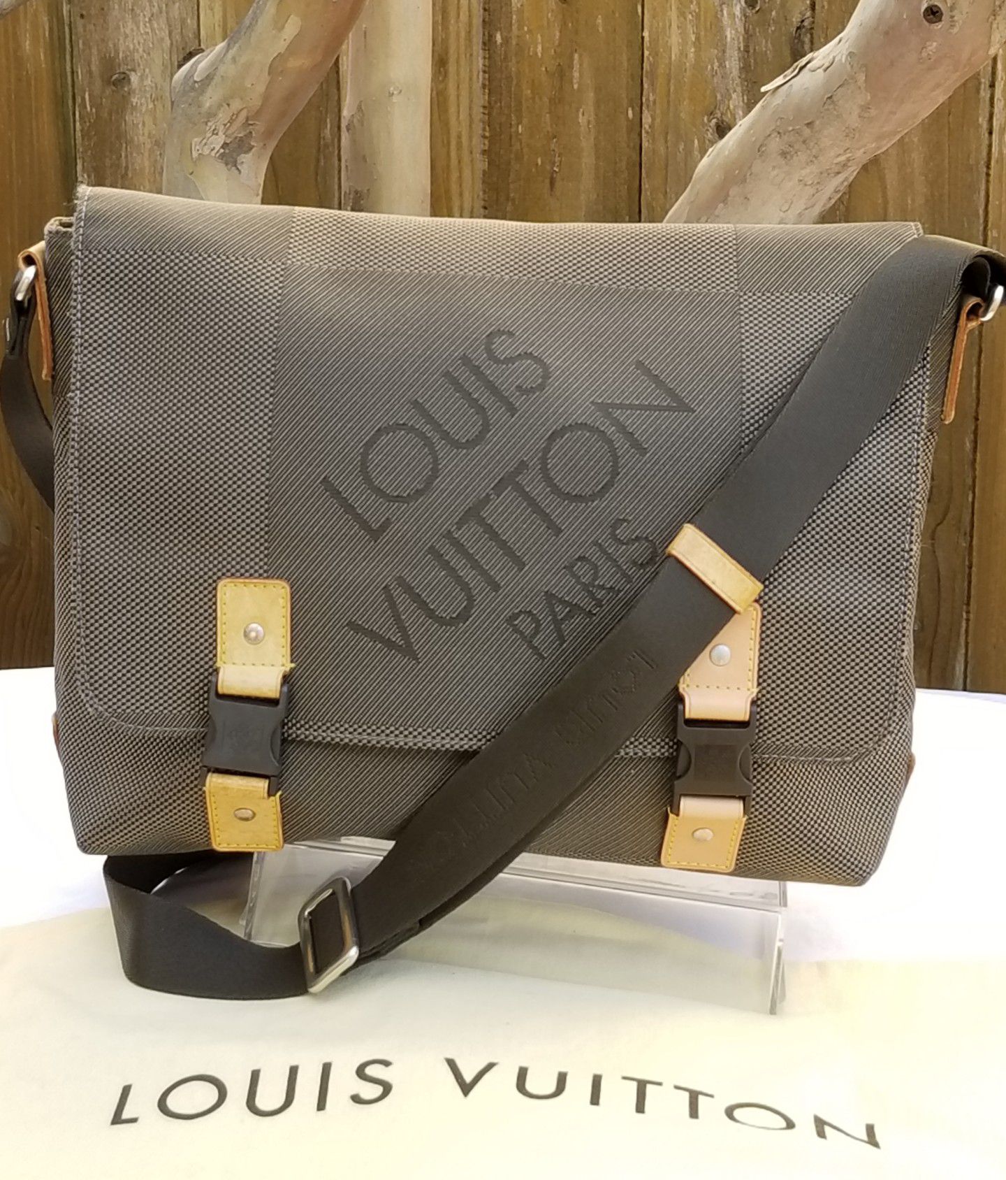Louis Vuitton Damier Geant Messenger bag