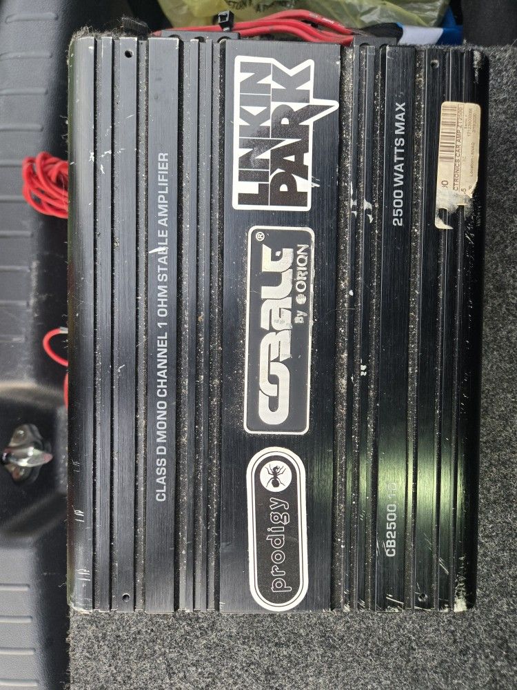 2 12" Bass With A 2500 Watts Amplifier.