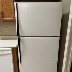 White Highpoint refrigerator