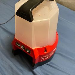 Milwaukee light 18v 2144-20