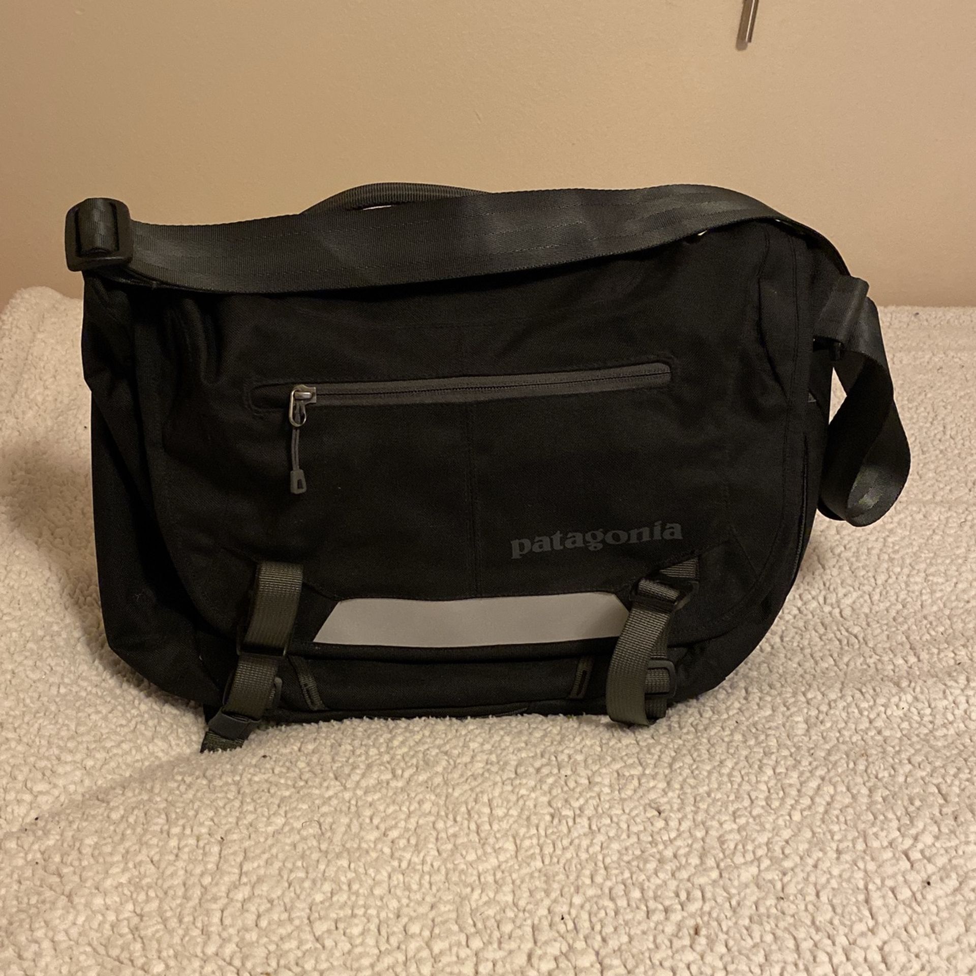 Patagonia New Messenger Bag Never Used