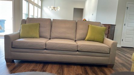 HUNTINGTON HOUSE BEAUTIFUL LEATHER SOFA -82Lx42W-PURCHASED FROM FURNITURE LAND IN NC. EXCELLENT CONDITION. PAID $5000.