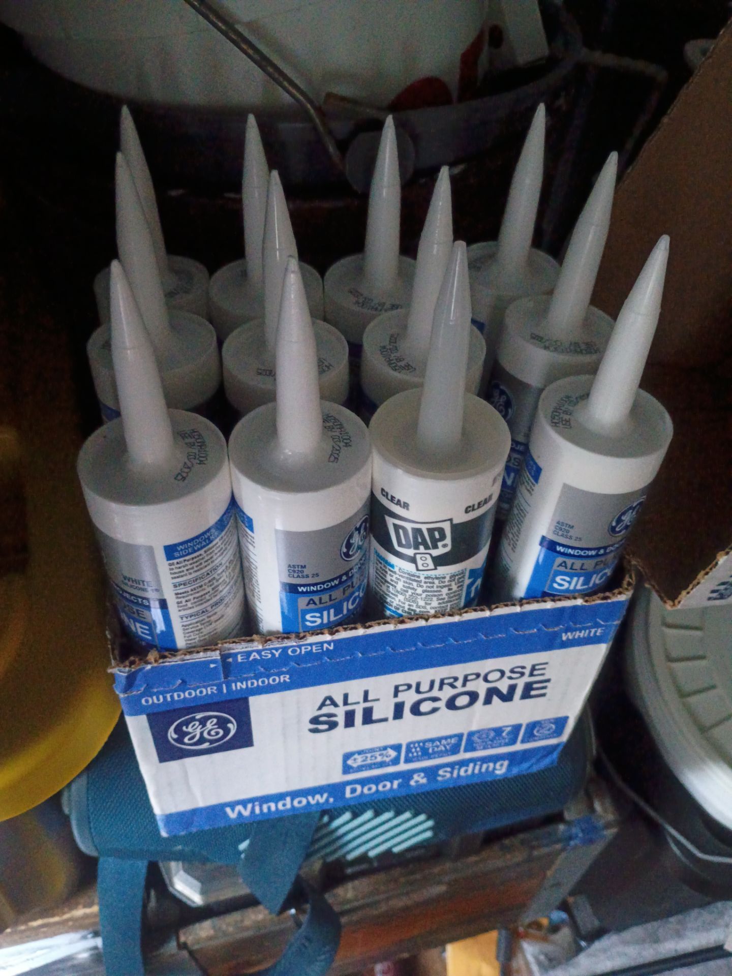 New case of Caulking white
