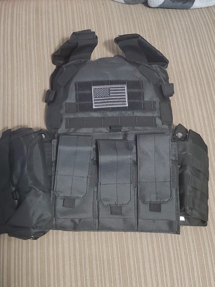 Brand New Tactical Vest With Tons Of Excessories And Can Hold Front and Back Plates ' NO Plates Included