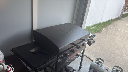 Blackstone with accessories and propane tank