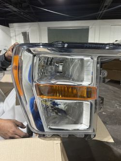 OEM 2021-2023 Ford F150 RH & LH Passenger Halogen Headlight And Side Markers