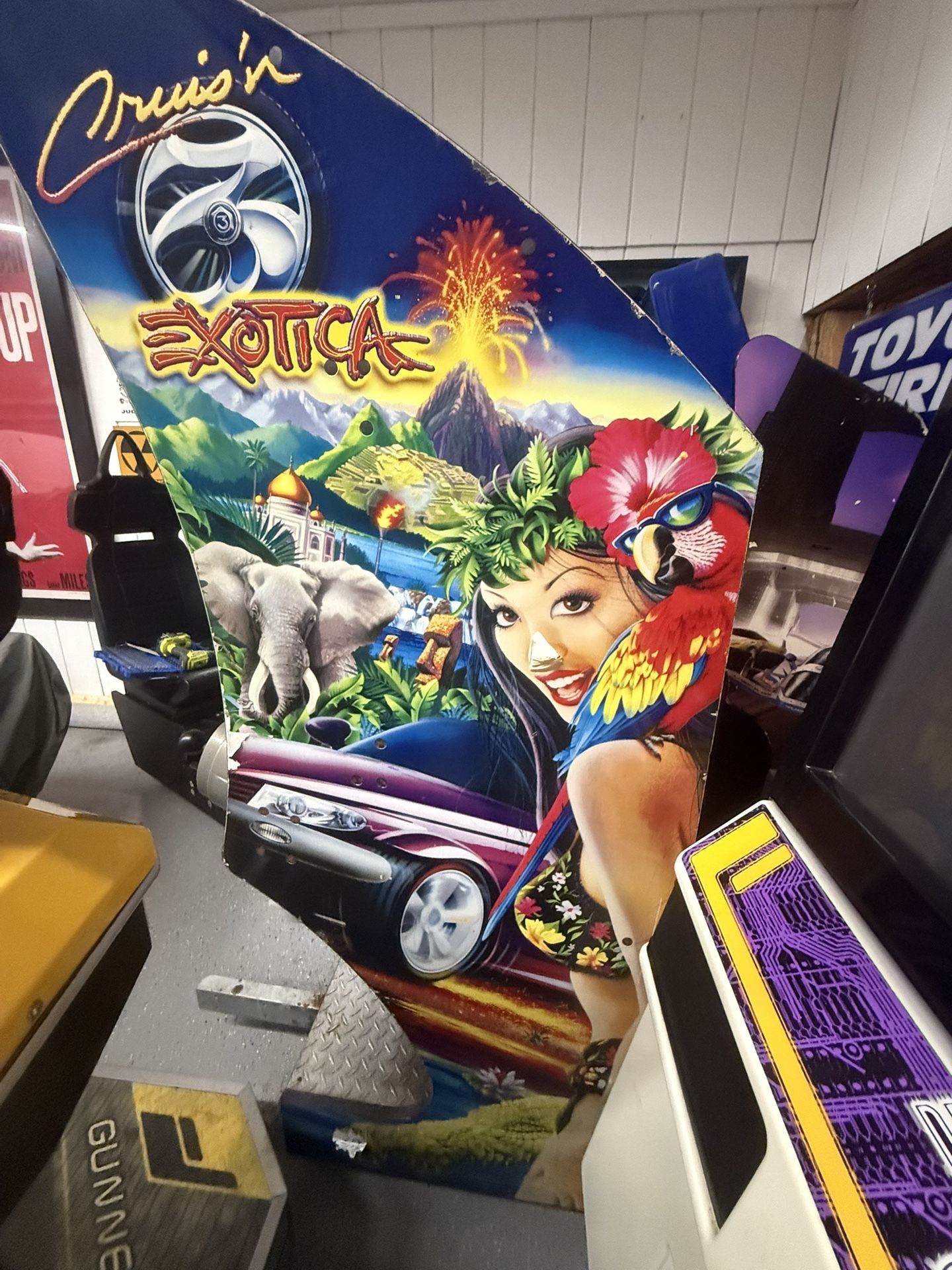 Cruisn’ Exotica Full Size Arcade Game