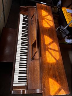 Henry F. Miller Upright Piano – Excellent Condition – Includes Bench