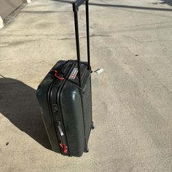 Small travel case$10