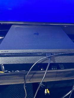 Sony PlayStation 4 PS4 Console With Controller + 5 Games