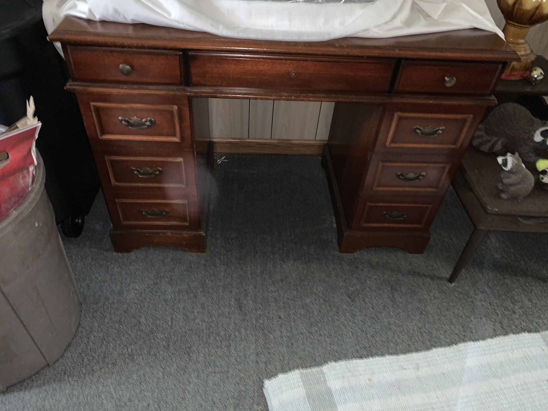 Free sewing machine desk