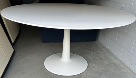 West Elm, White pedestal dining table