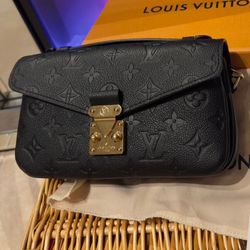LOUIS VUITTON East West Métis 