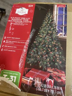 pre lit Christmas tree