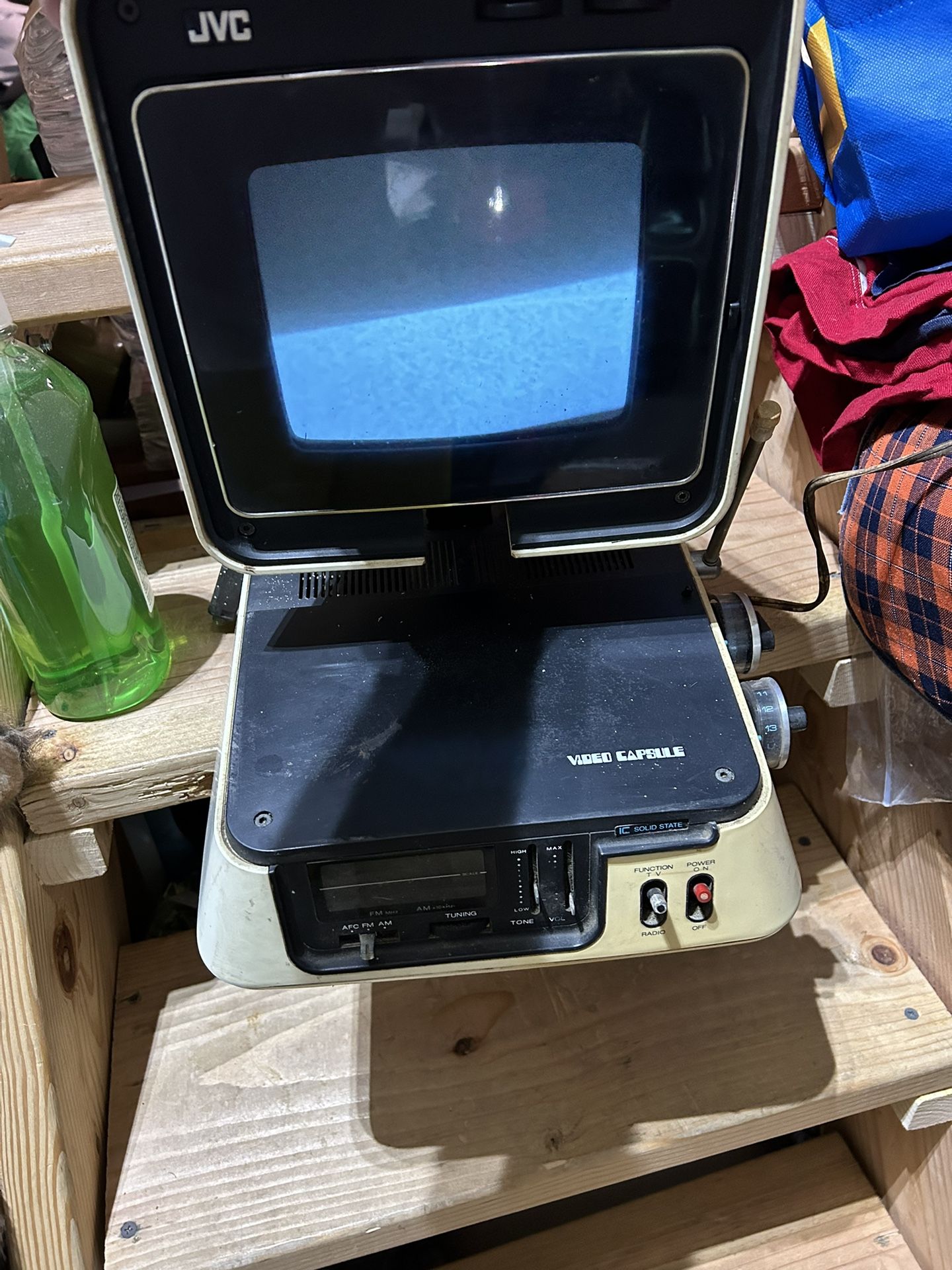JVC VINTAGE RARE JVC PYRAMID CAPSULE TV RADIO AM FM MODEL 3100R JAPAN MADE YEAR 1978