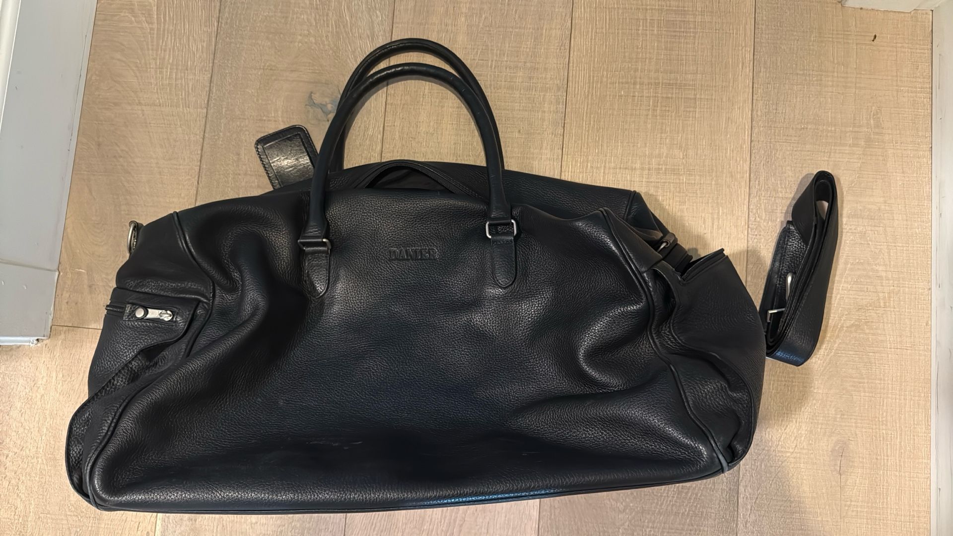 Leather Duffle Bag With Strap And Lock