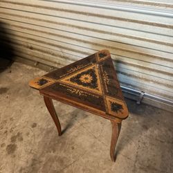 𝐖𝐨𝐨𝐝𝐞𝐧 𝐭𝐫𝐢𝐚𝐧𝐠𝐮𝐥𝐚𝐫 𝐭𝐚𝐛𝐥𝐞 ( 𝐖𝐢𝐧𝐝 𝐔𝐩 ) 🎶 