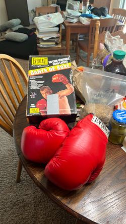 Boxing gloves