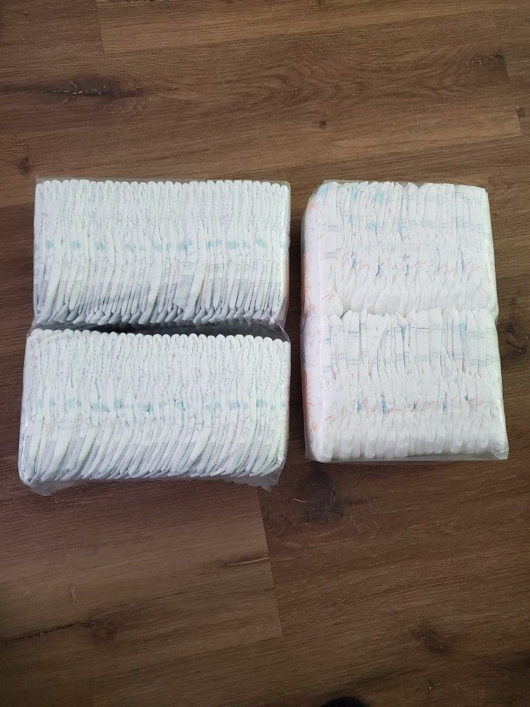 Newborn Pampers/ Huggies