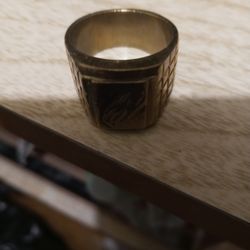 CLASS RING GOLD PLATED GOOD CONDITION.  MAKE A OFFER.   