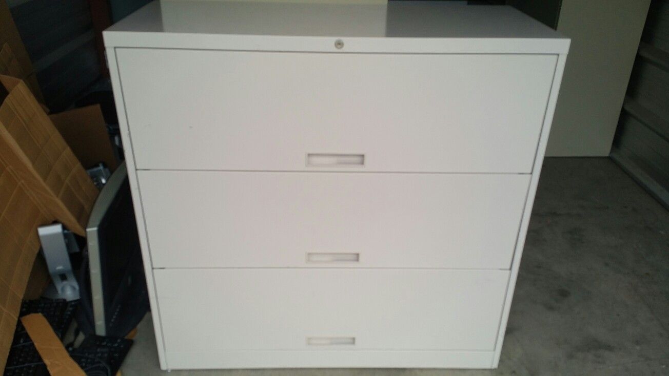 Steelcase 3 Drawer cabinet with Locks NO KEY