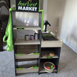 Melissa & Doug Freestanding Wooden Grocery Store