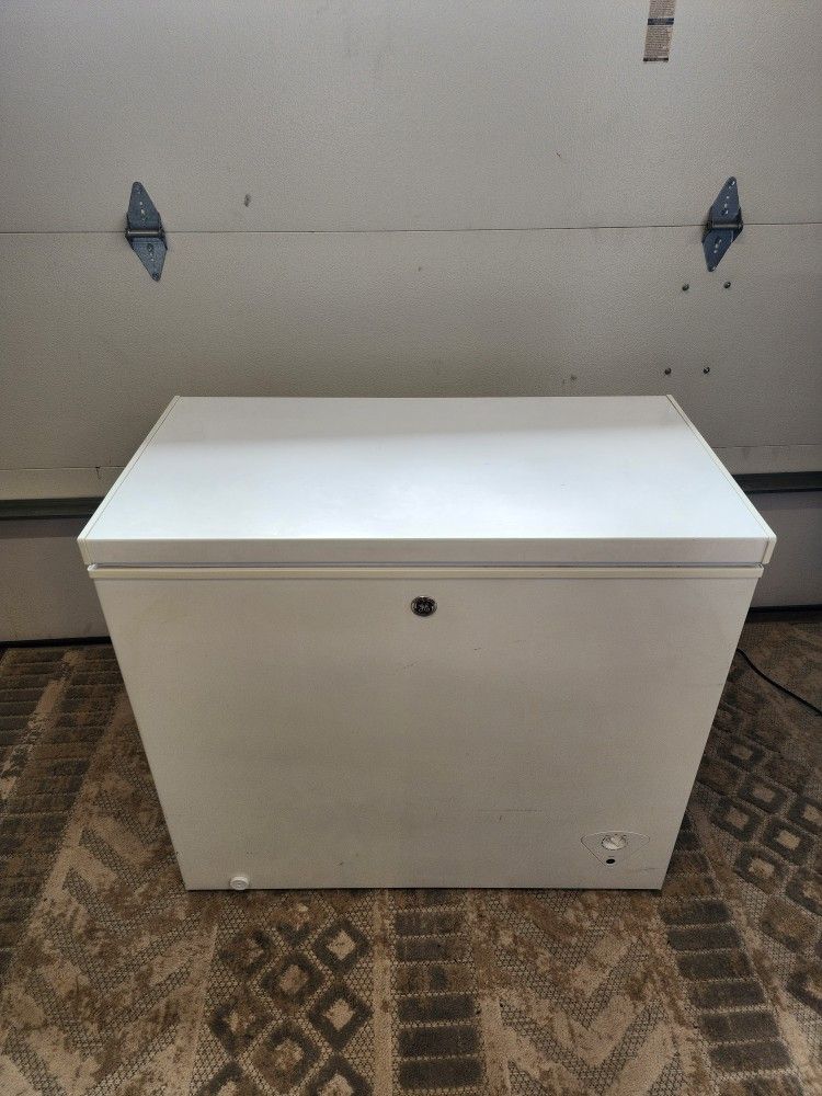 *** FREEZER CHEST ***