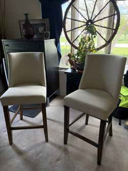 2 Counter High Chairs/Bar Stools 