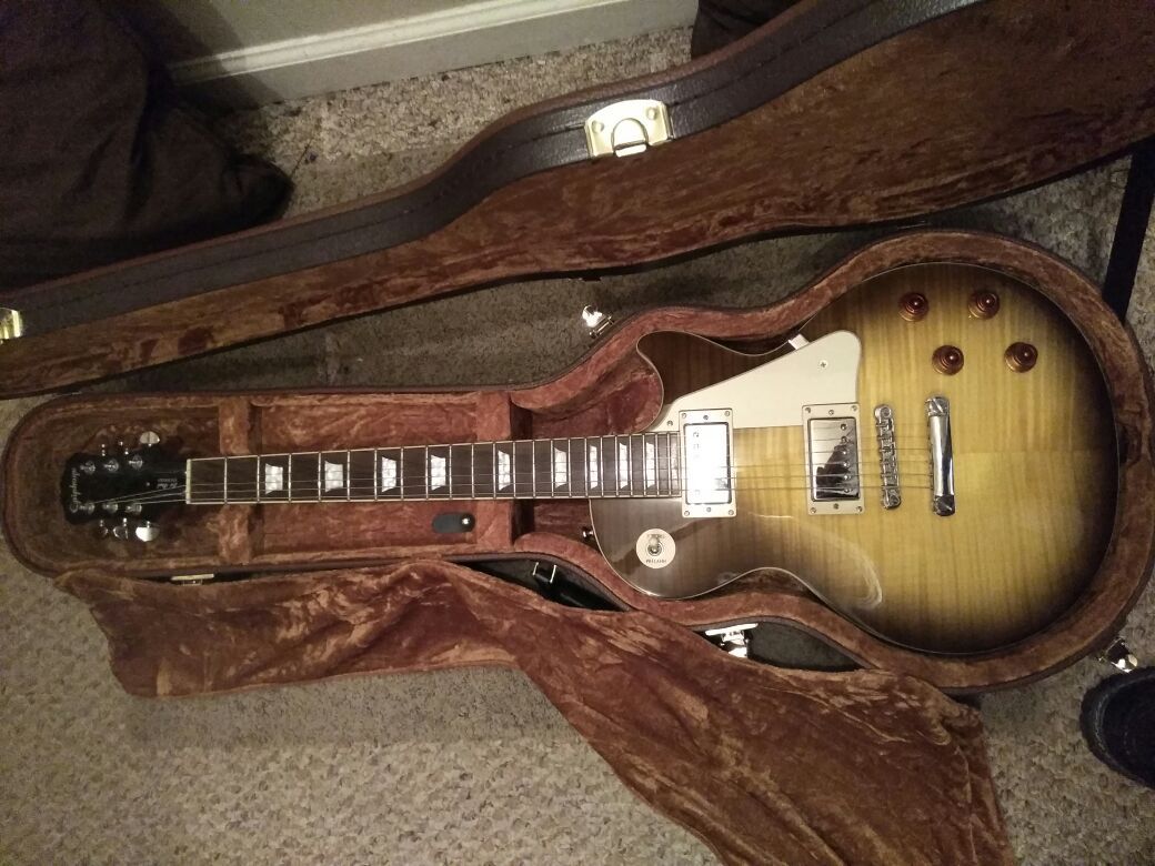 Awesome lemon burst epiphone Les Paul standard with custom case Merry Christmas