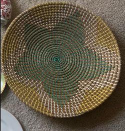 Wall basket