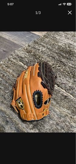 Baseball or softball glove