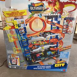Hot Wheels City Ultimate Garage Playset with 2 Die-Cast Cars Storage for 50+ CAR