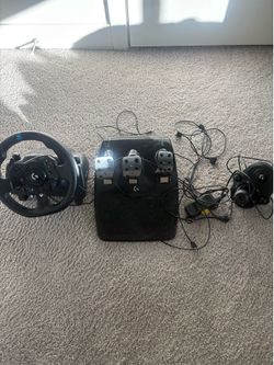 Logitech G920 racing wheel W/ shifter