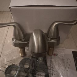 Glacier Bay Brushed Nickel Low Arc Bathroom Faucet 